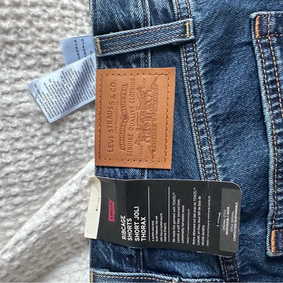 NWT Levi’s Ribcage Jean Shorts - Picture 5 of 7
